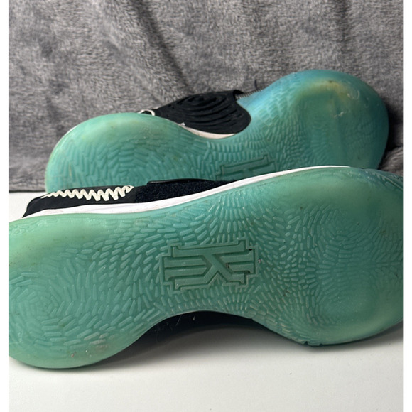 Nike Kyrie 3 Men's Low Basketball Athletic Shoes Sneakers Black Green Blue Sz 12 - Picture 11 of 16